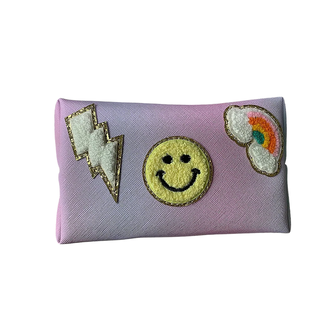 Neceser con diseño de carita sonriente, arcoíris y rayo.